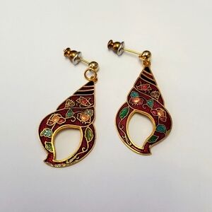 Vintage enamal shell earrings made in Taiwan